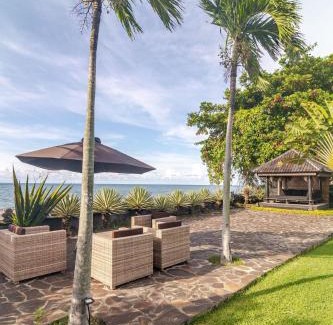 Kalisada Villa | Beautiful Beach Villa Nujum with staff.