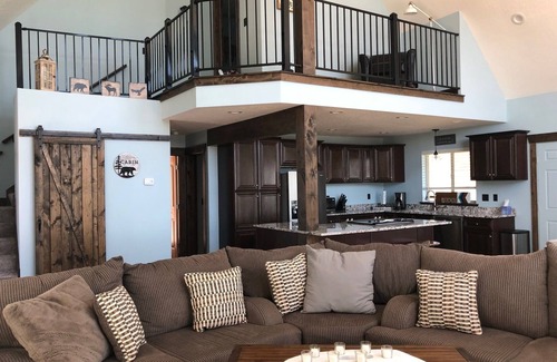 Sweetwater Cabin | Beautiful Bear Lake Cabin Retreat - sleeps 14!
