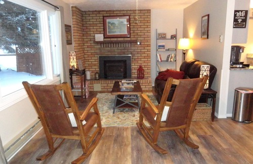 Cascade House | Beautiful, BIG House on the Stunning Missouri River