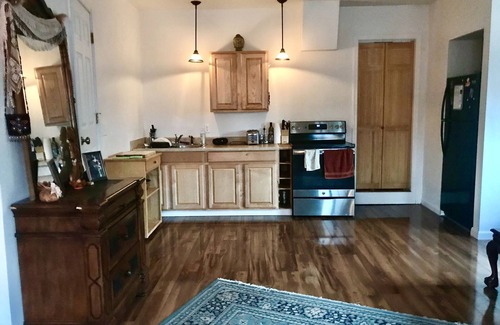 Talent Apartment | Beautiful Bohemian Studio Apartment next to communal home :)