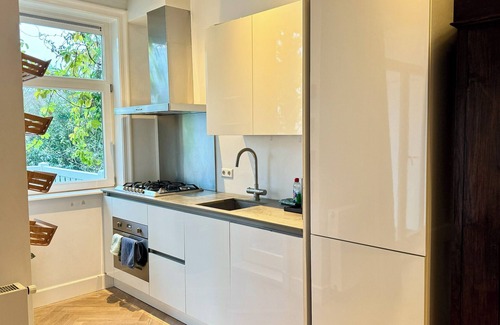 Amsterdam East Apartment | Beautiful, bright and quiet apartment close to the heart of Amsterdam. 2 slpkmrs.