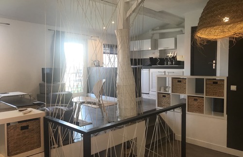 Saint-Jean Apartment | Beautiful Bright Sunny Apartment F4 with Large Terrace