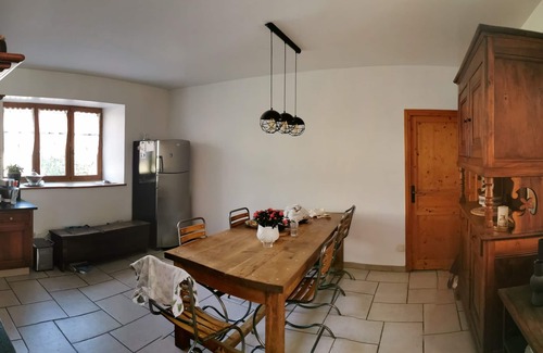 Ugine House | Beautiful building at the foot of the mountains, 15kms from Lake Annecy,