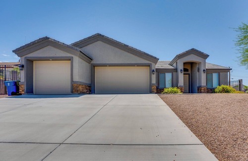 Sunridge Estates Cottage | Beautiful Bullhead City Home Rental w/Yard!
