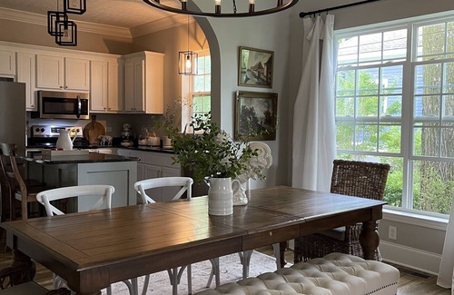 Shelbyville House | Beautiful Bungalow in Historic District! Sleeps 8.