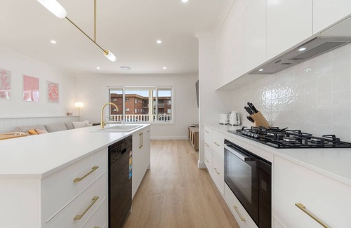 Bletchington House | Beautiful Burrendong - Fresh, Bright & Welcoming