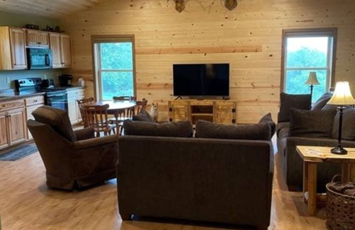 James Creek Cabin | Beautiful Cabin 1 Mile from the Boat Launch and Close to Many Others!