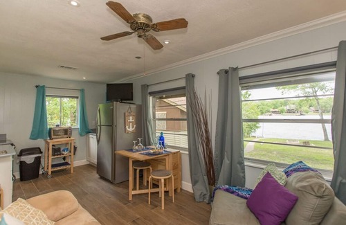 Enchanted Oaks Cabin | Beautiful Cabin for Two on Cedar Creek Lake