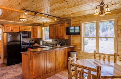 Philipsburg Cabin | Beautiful cabin on the banks of Rock Creek - Cottonwood