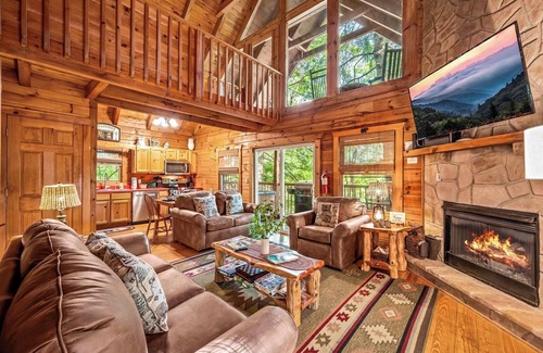Gatlinburg Cabin | BEAUTIFUL Cabin,perfectly located close to TOWN and NATURE! HOT TUB, DECKS, More