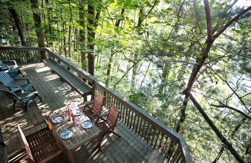 Confluence House | Beautiful Cabin with Hot Tub Surrounded by Trees in Confluence, Pennsylvania