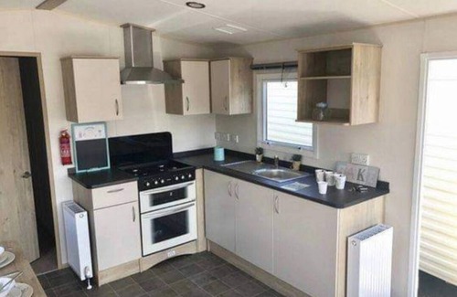 Lydd-on-Sea House | Beautiful caravan located opposite Greatstones stunning beach