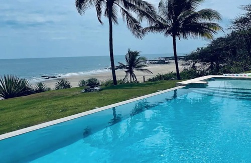 Pedasi Cottage | Beautiful Casita with Ocean front infinity pool.