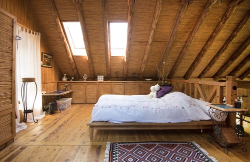 Yakakoy Cottage | Beautiful cedar chalet for romantic getaways