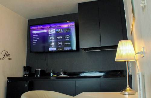 Ponce Centro Apartment | Beautiful Chandeliers, Cozy and Enjoyable Studio/FREE WIFI - 101