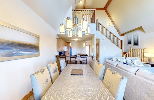 The Blue Mountains Condo | Beautiful condo close to the village with shared pool, gas fireplace, deck