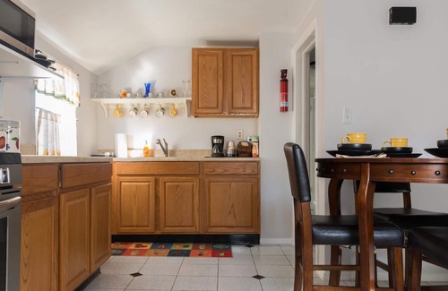 Hasbrouck Heights Apartment | Beautiful, Convenient, easy access to NYC, shopping, WiFi, free parking