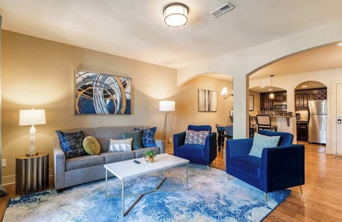 West Plaza Condo | Beautiful Condo on the plaza I 01