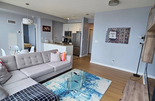 Mississauga Apartment | Beautiful Condo with spectacular views + 1 Parking in Mississauga Downtown