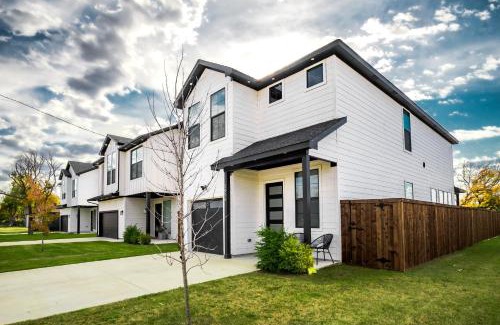 West Dallas House | Beautiful Contemporary 4BR near Downtown Dallas
