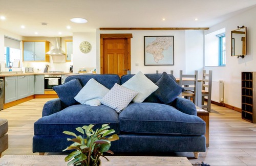 Falmouth Cottage | Beautiful Cornish cottage with shared pool/hot tub nr Falmouth/Helford