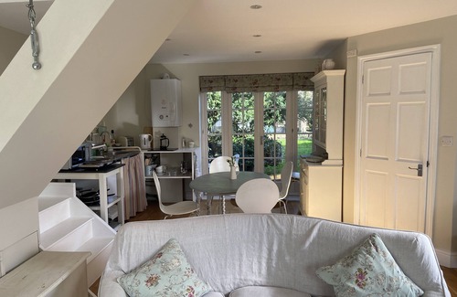 Brent Apartment | Beautiful cosy studio close to central London