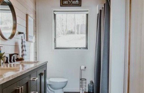 North Lake Cottage | Beautiful Cottage on Lake