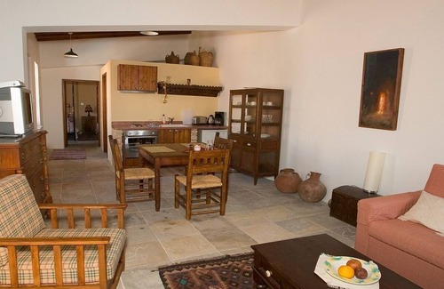 Choirokoitia Apartment | Beautiful Country House Apartment with A/C, WiFi & Pool in the Historical Village of Choirokoitia
