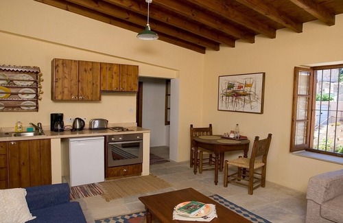 Choirokoitia Villa | Beautiful Country House with A/C, WiFi and Shared Pool in the Historical Village of Choirokoitia