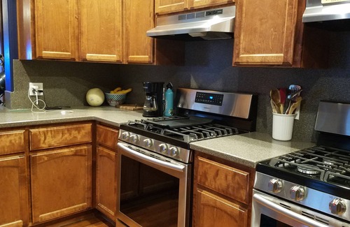 Pulga House | Beautiful Country Getaway, 2 Miles to Lake!