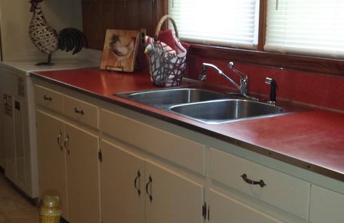 Rogersville House | Beautiful Country Retreat Perfect for Fishermen or A Peaceful Family Vacation