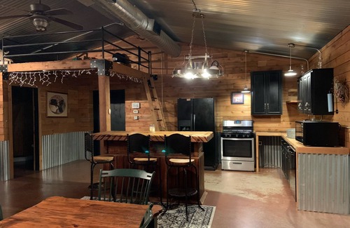 Hartley County Cabin | Beautiful Country Shop Home/Cabin