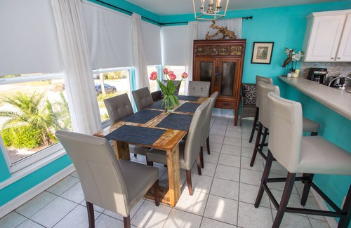 Toilla Segunda House | Beautiful Cozy Beach Cottage, 1 block to beach, west of hotels, easy access