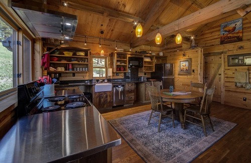 Colonial Pine Hills Cabin | Beautiful Custom Timber Frame Cabin in beautiful Spring Creek Canyon!