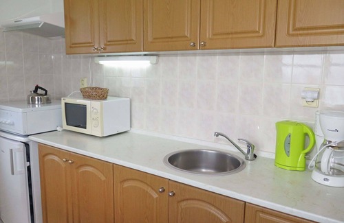Starkov House | Beautiful private villa with WIFI, pool, TV, patio, pets allowed, panoramic view and parking