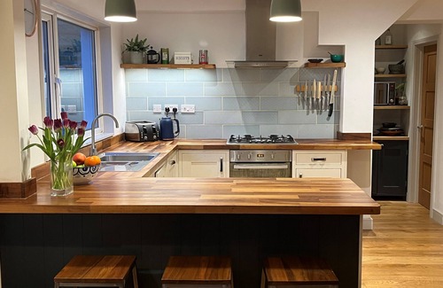 Christow House | Beautiful Dartmoor village location, modern family home. Dog friendly!