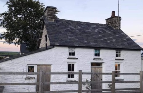 Bontnewydd Cottage | Beautiful detached Welsh country cottage