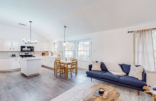 Buda House | Beautiful dog-friendly home with fireplace, large yard, hammock, W/D, and AC