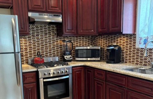 Queens Apartment | Beautiful Executive 1 bedroom Suite