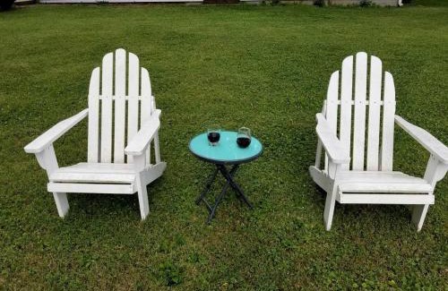 Darnestown House | Beautiful Farmstay Hill Cottage and Tiny Equipped Camper in Maryland
