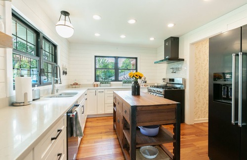 McHenry House | Beautiful Fox River Waterfront House Getaway