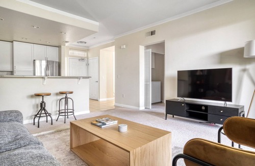 Central San Mateo Apartment | Beautiful Fremont 1BR w/W/D, Gym & Pool, nr Tesla, by Blueground