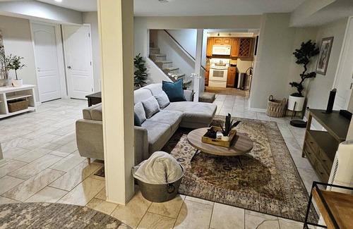 Mayhew Apartment | Beautiful Garden Apartment Weekly or Monthly Stays