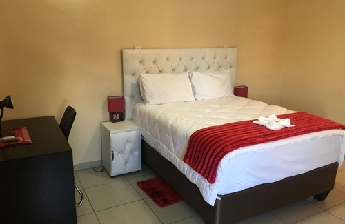 Palapye House | Beautiful Gates Guest House