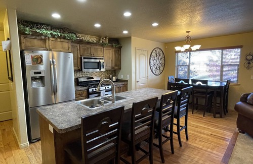 Kamas House | Beautiful Getaway Near Park City with Private Hot Tub