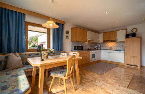 Hippach Apartment | Beautiful holiday home with views of the Alps