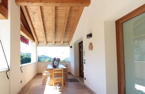 Miane House | Beautiful holiday home in Miane with terrace