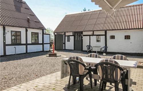 Pedersker House | Beautiful Home In Aakirkeby With Wifi