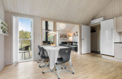 Ertebølle House | Beautiful home in Farsø with WiFi