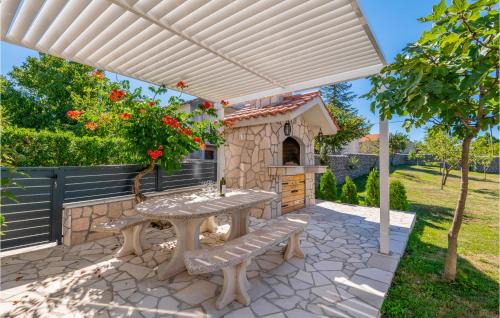 Imotski House | Beautiful Home In Gornji Vinjani